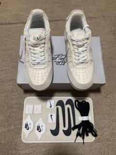 Nike Air Force 1 ホワイト スニーカーのサムネイル