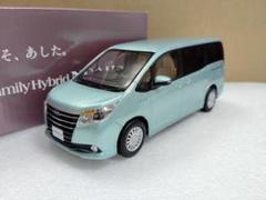 トヨタ ノア 80後期型 カラーサンプルミニカー 非売品 箱付き 070 トヨタ ノア ハイブリッド 80前期型 カラーサンプルミニカー