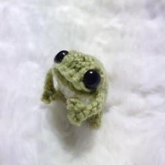 7□.スマート　ライムかえるのあみぐるみ