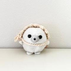 ちいさなぬいぐるみの麦わら帽子風ボンネット　ぬい服　ミニビーンズ　ハンドメイド