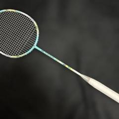 大人も着やすいシンプルファッション クレヨンしんちゃん×Victorコラボ商品 オーラスピードcs ※ソフト ラケット