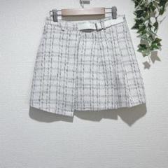 千鳥格子柄ミニスカート 白黒系　ベルト飾り付き　Mサイズ　内側にパンツあり