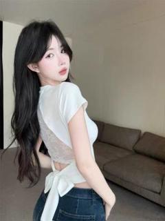 デートにぴったりミニタイトトップス✨後姿魅力で注目の的♥️夏のお出かけに最適
