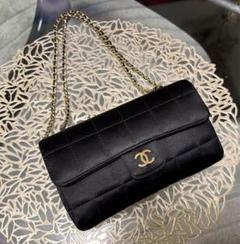 美品CHANEL(シャネル) ショルダーバッグ チョコバー　カメリア チェーンのサムネイル