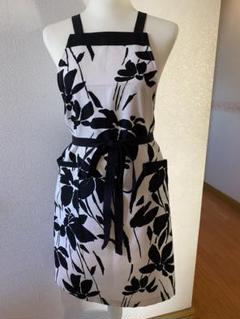 花柄　モノトーン　ハンドメイド　エプロン