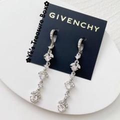 国内発送 GIVENCHY 豪華ロングリニアドロップピアス 幅広く使える【GIVENCHY】クリスタル リニア ドロップ ピアス☆