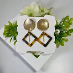 ♡ゴールドとブラウンの幾何学的デザインのピアス