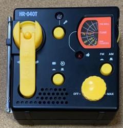 ダイナモラジオ ハーフキューブ 手回し発電ラジオ