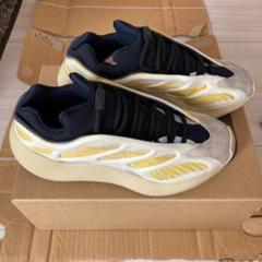 adidas yeezy 700 v3(値下げします)