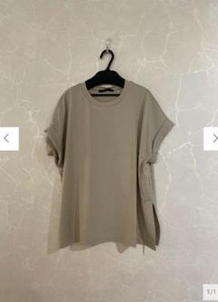 シニカル　ベージュ　Tシャツ　オーバーサイズのサムネイル