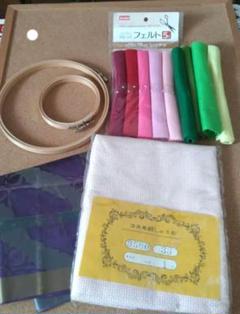 ハンドメイド商品　コスモ刺繍布　光沢のあるキレ　刺繍枠　フェルトのサムネイル