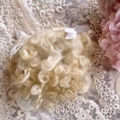 ビスクドール モヘアウィッグ ♡ 白いリボンのソフトカール アッシュブロンド