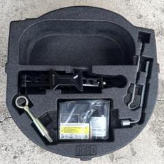 マツダ2 デミオ　車載工具　パンク修理剤　セット マツダ2 デミオ 車載工具 パンク修理剤 セット - メルカリ