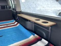 NV350キャラバン　ラゲッジテーブル(助手席側　折りたたみ機能付) 車中泊 楽天市場】E26 キャラバン プレミアムGX リヤサイドテーブル