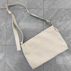 MOUSSY ショルダーバッグ ホワイト 合皮 無地 シンプルデザイン