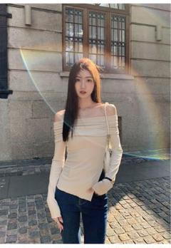 春のデートに❤️タイトなワンショルダートップス
