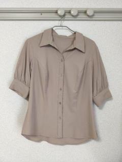 【完売品】overE フロントツイストブラウス　U65 エクリュ 完売品】overE フロントツイストブラウス U65 エクリュ - メルカリ
