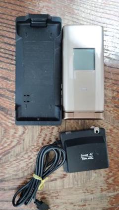 au W55T ゴールド 充電器 セット au ガラケー W55T ゴールド ブリンブリン 充電器付き 金色