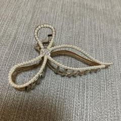 リボン型シルバーのヘアクリップ
