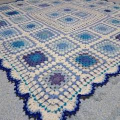 (118)【グラニースクエア】ハンドメイド ☆ ブランケット☆匿名発送 グラニースクエアモチーフ ブランケット ひざ掛け その他