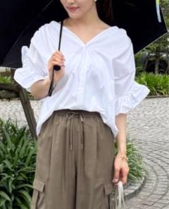 アンコキーヌ　コットン混フリルスリーブ2WAYブラウス　ホワイト Anne Coquine コットン混フリルスリーブ2WAYブラウス