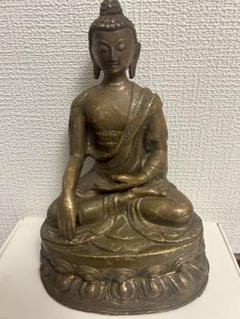 释迦牟尼坐像，真鍮製，重約2000克 释迦牟尼坐像，真鍮製，重約2000克 - メルカリ