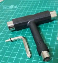 スケボー　T　レンチ　スケート 工具 スケートボード　 ティ　ツール