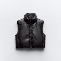 【ZARA】フェイクレザーパフベスト　ブラック　ハーフダウンベスト ZARA】フェイクレザーパフベスト ブラック ハーフダウンベスト