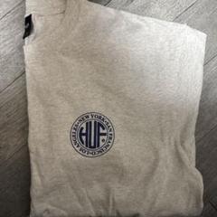 グレー ロゴ入り Tシャツ