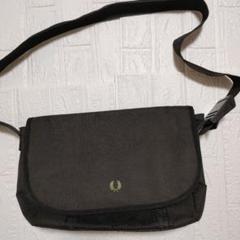 最終価格　FRED PERRY　フレッドペリー　ショルダーバッグ　レターバッグ