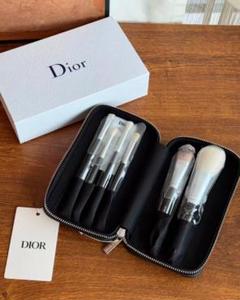 【箱あり美品】Dior ミニブラシ4本セット　トラベルキット　ポーチ付き Christian Dior - Dior ポーチセット 新品未使用の通販 by