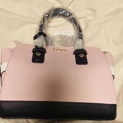 ピンクのショルダーバッグ