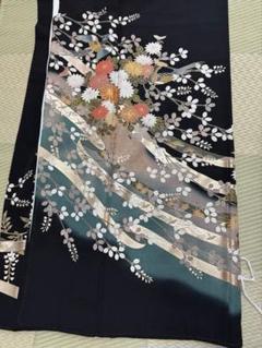 黒留袖　正絹　五つ紋　金糸　銀糸　刺繍　菊花　亀甲　花菱　着物　065t 黒留袖 正絹 五つ紋 金糸 銀糸 刺繍 菊花 亀甲 花菱 着物 065t