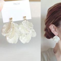 じゃらじゃらホワイト♡ハンドメイドピアス イヤリング 花びら ウェディング 花嫁