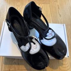 ほぼ未使用⭐️THE YOn ザヨン 23.5 足袋ストラップパンプス 黒 セール】足袋ストラップパンプス（メタリック/マット