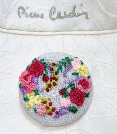 立体フランス刺繍　薔薇のハート形リース　ブローチorヘアゴム　直径38㎜　新品