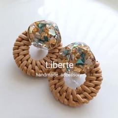 天然シェル　カボション　ラタン　イヤリング　ハンドメイド