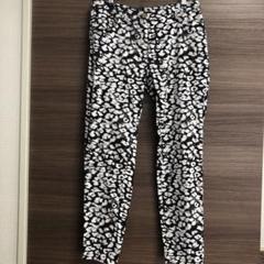 H&M 花総柄パンツ　220