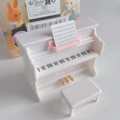 ミニチュア ピアノ ホワイト 楽譜と椅子付き ぬい活、ドル活、おままごと、ごっこのサムネイル