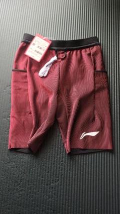 【新品未使用】メンズM リーニン　ランニングショートタイツ 赤黒ストライプ 新品未使用】メンズM リーニン ランニングショートタイツ 赤黒