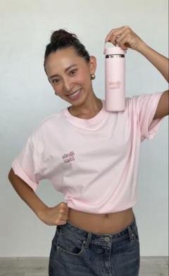 アリシアスタン　Tシャツ　ロゴクルーネックティー　ピンク アリシアスタン Tシャツ ロゴクルーネックティー ピンク - メルカリ