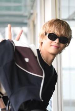 【CELINE】BTS テテ着用 トリオンフ 01 サングラス/ アセテート BTS V テテ 愛用 セリーヌ コピー トリオンフ 01 オーバル