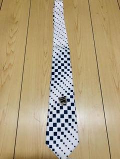 新品　RONAN 白とネイビーのチェック柄ネクタイ