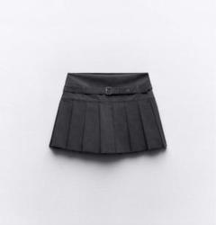 ZARA ボックスプリーツミニスカート パンツ　XSサイズのサムネイル