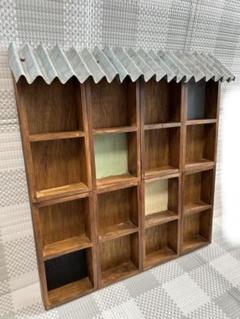 ブリキ屋根　壁掛け収納
