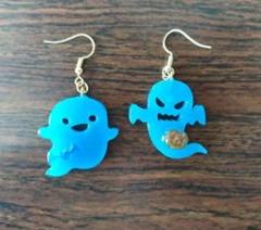 光る!青おばけピアス ハンドメイド おもしろ雑貨