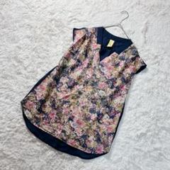 【rela'】フラワー柄ブラウス　Vネック　フレンチスリーブ　トップス　薄手　夏