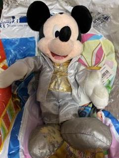 激レア東京ディズニーシーエントランスミッキー　ぬいぐるみバッジ　ディレクター ディズニーシー ディレクターコスチューム ぬいぐるみバッジ