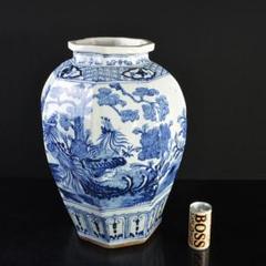 中国 景徳鎮製款 青花 神獣花文 八角面取瓶 高さ約48cm V R7338F