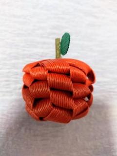 りんご型飾り　りんご　赤　手作り　果物　飾り　置き物　プレゼントのサムネイル